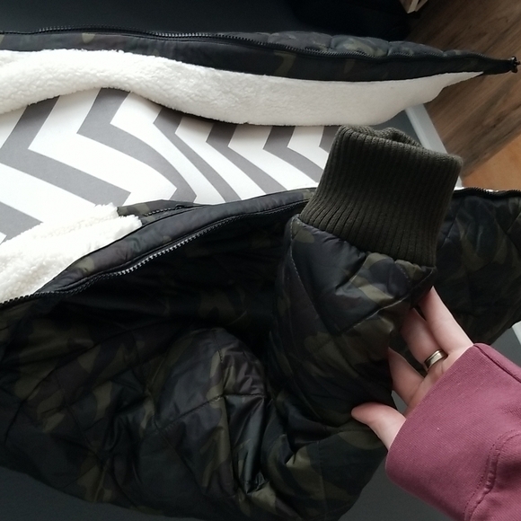 Camo Sherpa Reversible Jacket NWT. - Picture 5 of 10